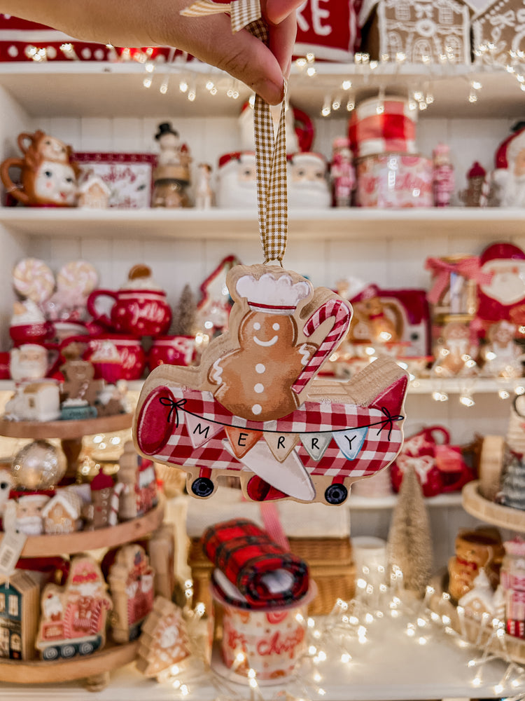 Gingerbread in gingham Plane Wooden Decor