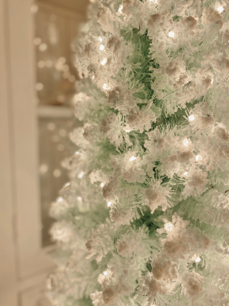 120cm 250LEDS Prelit Flocked Tree (Pink / Mint)