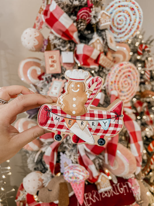 Gingerbread in gingham Plane Wooden Decor