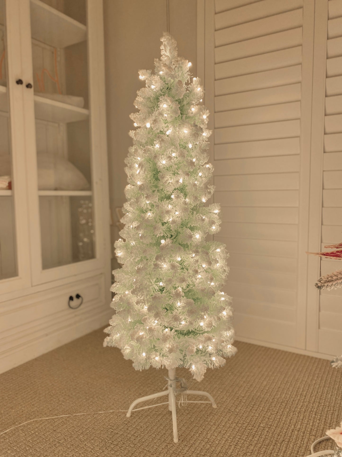 120cm 250LEDS Prelit Flocked Tree (Pink / Mint)