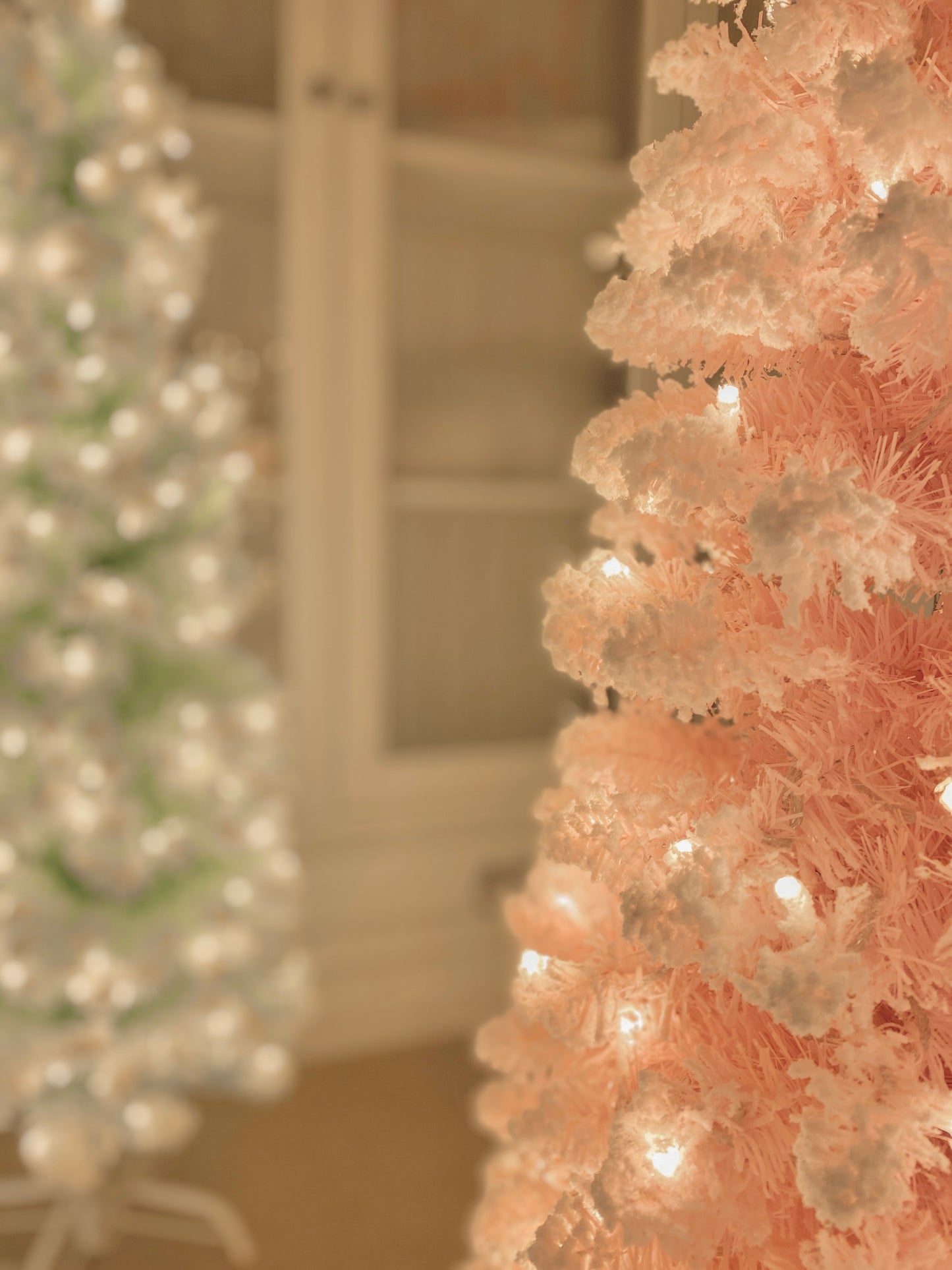 120cm 250LEDS Prelit Flocked Tree (Pink / Mint)